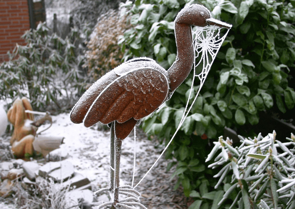 Садовый декор зимой