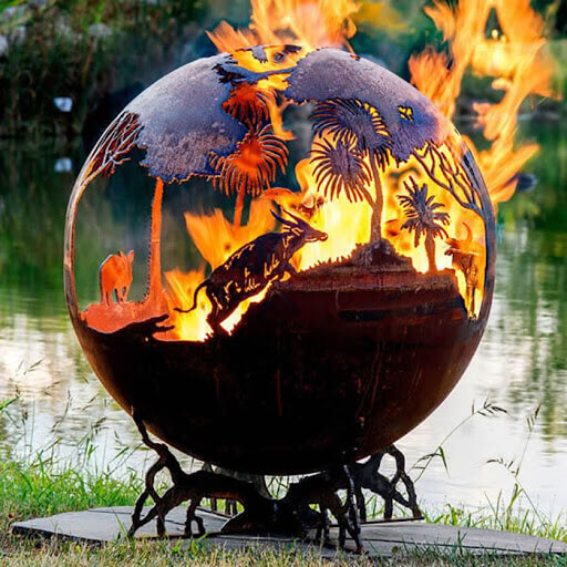 Дизайнерские огненные шары в саду