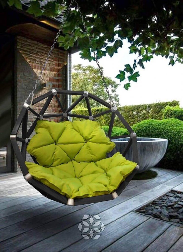 Красивые подвесные кресла в саду